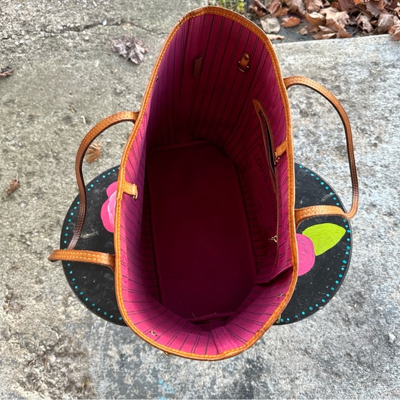 Authentic Louis Vuitton Neverfull MM Monogram Fuchsia - Picture 9 of 15